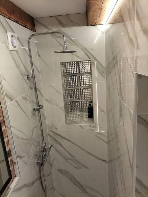 Uroczy Apartament W Centrum Krakowa Luaran gambar