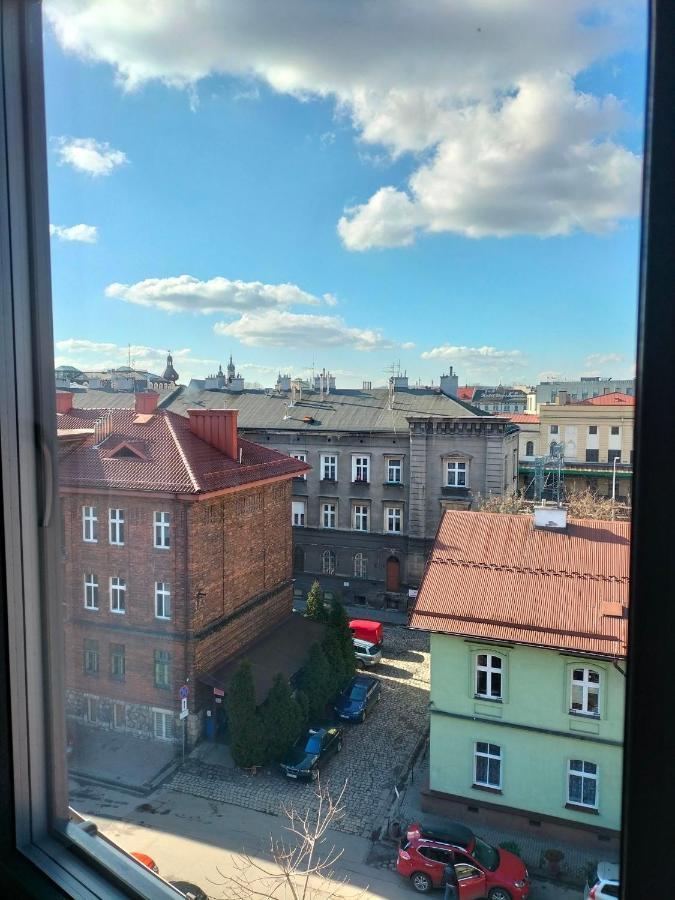 Uroczy Apartament W Centrum Krakowa Luaran gambar